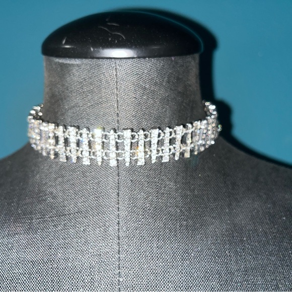 Kenneth Cole Choker - Picture 4 of 4